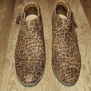 Time & Tru Booties Leopard Memory Foam Zipper Ankle Boots Size 7